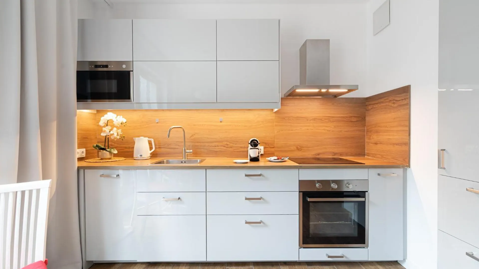 Golden Apartments Warsaw - Big Apartment In Luxury Building Near Metro Station-Grzybowska 85-5 Poland